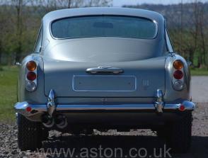     Aston Martin DB5 1965.       .