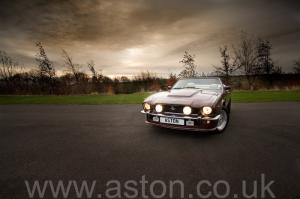   Aston Martin V8 Volante 1985.       .