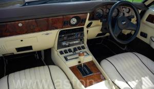    Aston Martin V8 Volante 1985.       .