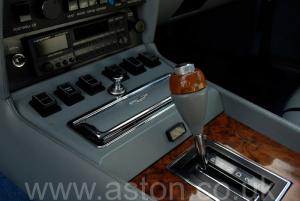     Aston Martin V8 Coupe 1986.       .